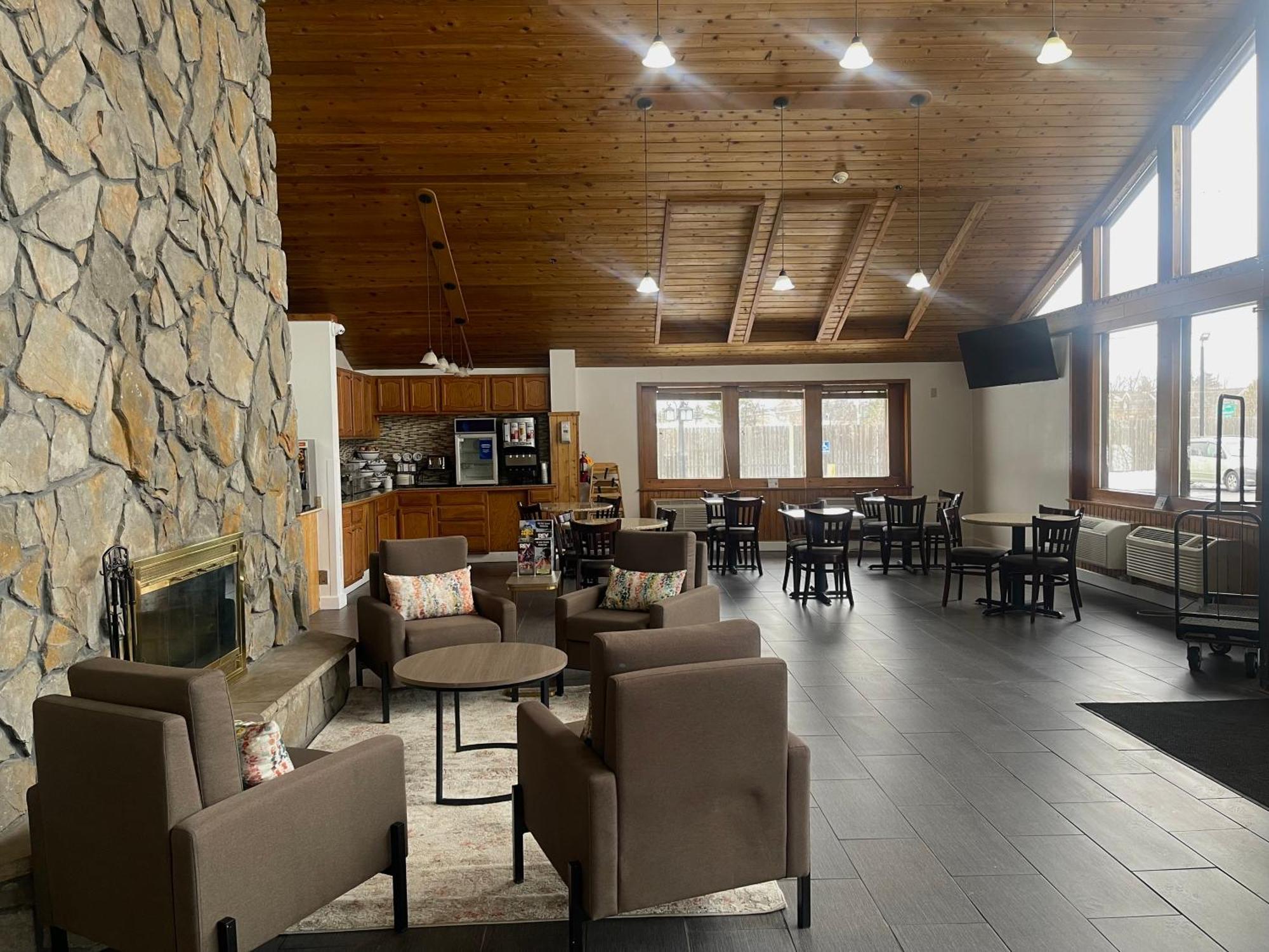 Comfort Inn & Suites Syracuse-Carrier Circle Източна Сиракуза Екстериор снимка