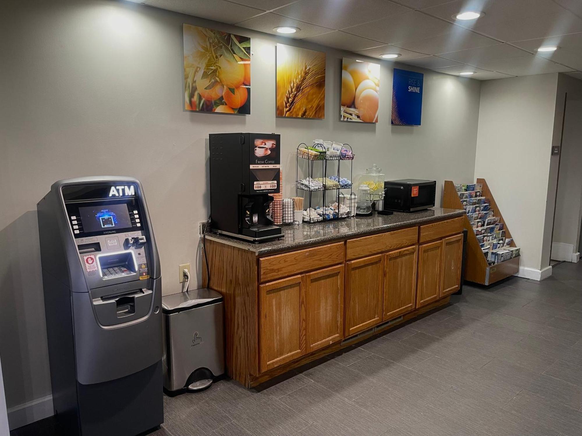 Comfort Inn & Suites Syracuse-Carrier Circle Източна Сиракуза Екстериор снимка