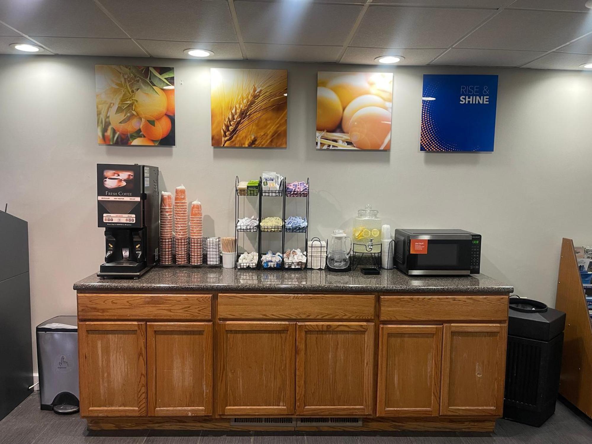 Comfort Inn & Suites Syracuse-Carrier Circle Източна Сиракуза Екстериор снимка