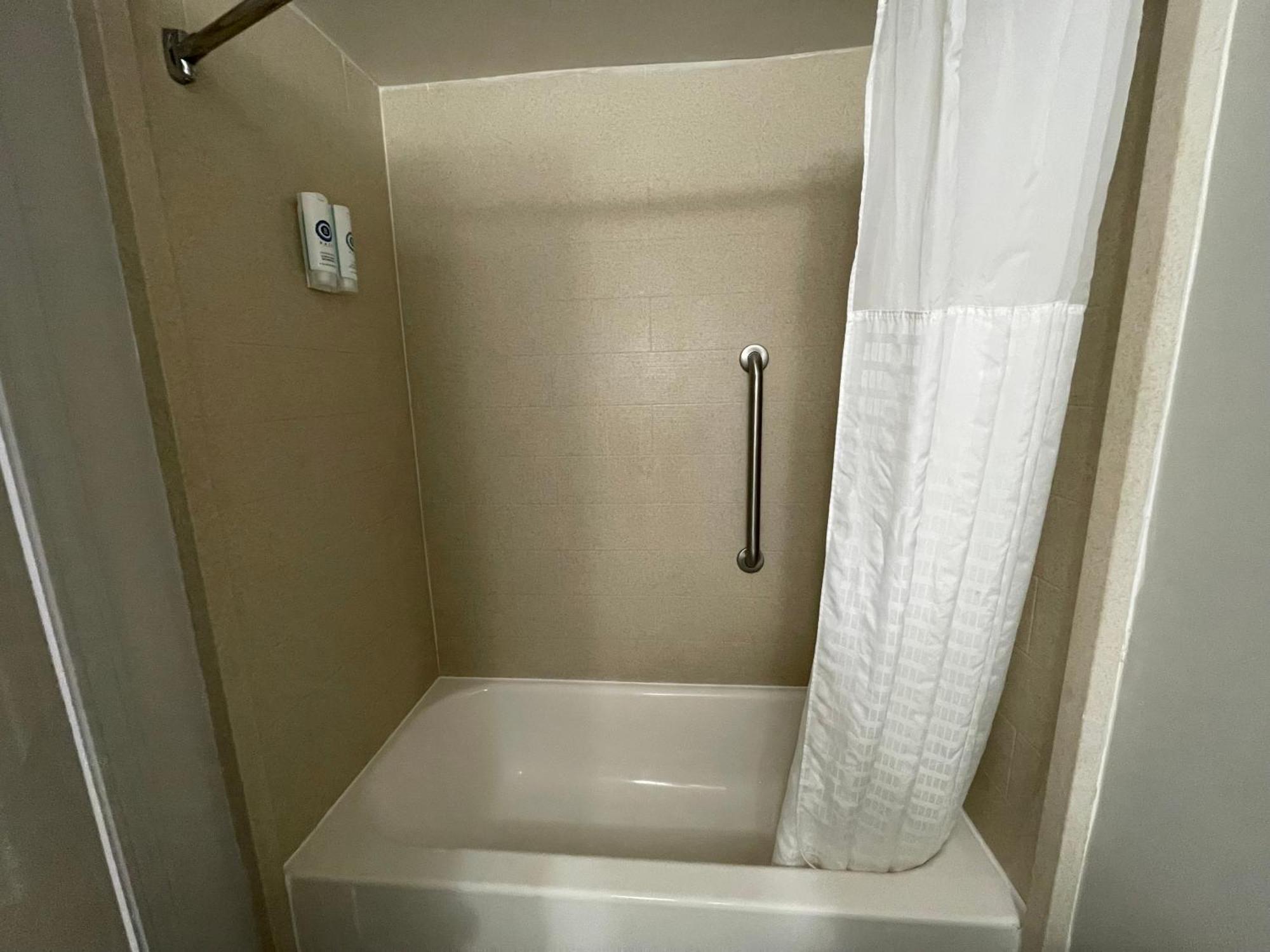 Comfort Inn & Suites Syracuse-Carrier Circle Източна Сиракуза Екстериор снимка